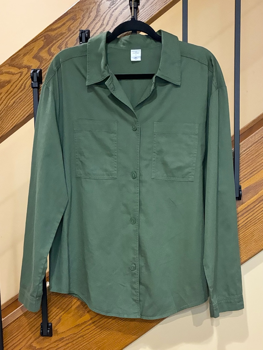 Melrose and Market Shirt Button-Up front Pockets oversized Olive green SZ. M